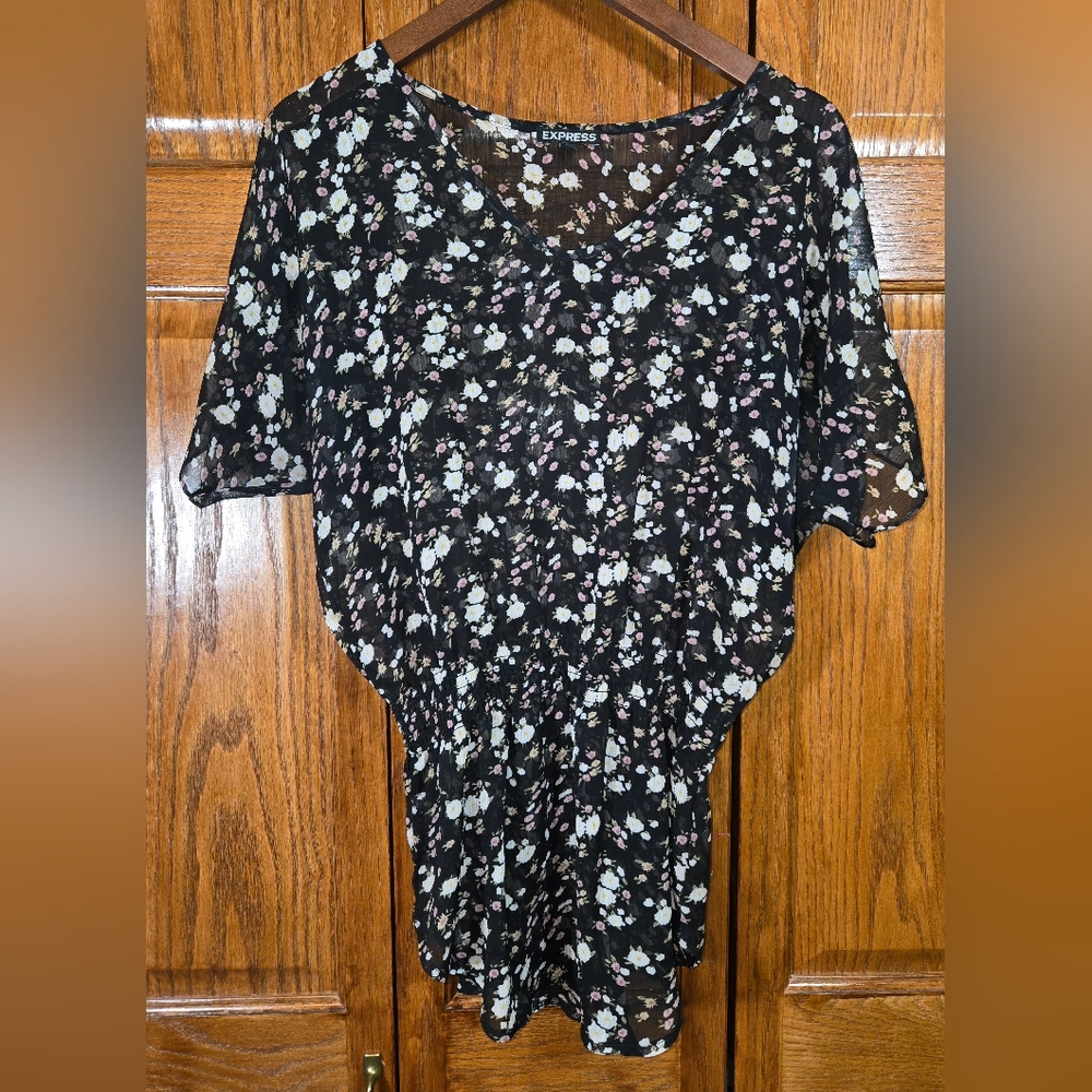 Express Short Sleeve Semi Sheer Boho Cinched Waist Flowy Black Floral Top Sz M